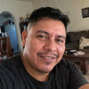 Selfie de un hombre salvadoreño de unos 50 años, sonriente.