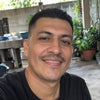 Selfie de un hombre salvadoreño de unos 38 años, sonriente.