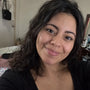 Selfie de una mujer salvadoreña de unos 28 años, sonriente.