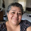 Selfie de una mujer salvadoreña de unos 35 años, sonriente.