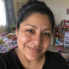 Selfie de una mujer salvadoreña de unos 33 años, sonriente.
