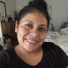 Selfie de una mujer salvadoreña de unos 27 años, sonriente.